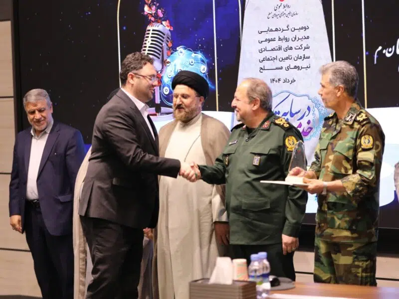 درخشش روابط عمومی پتروشیمی بوشهر با نشان “خدمت در سایه تکریم” و تبریک مدیرعامل