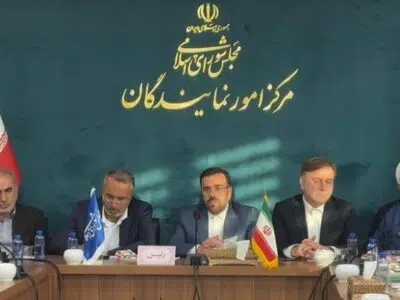 نشست هماندیشی نمایندگان برای تسریع در اجرای خط ریلی شیراز-بوشهر-عسلویه برگزار شد